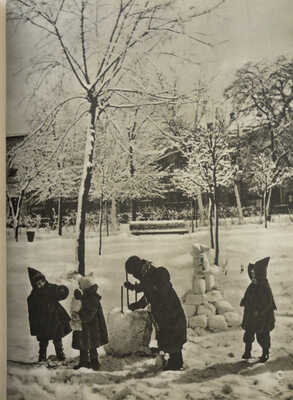 Москва. Moscow. Moscou. Moskau. [Альбом] / Оформ. худож. Г. Фишера. М.: ИЗОГИЗ, 1956.